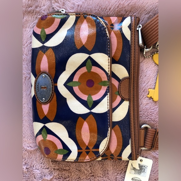 Fossil purse with unique design! Fun and functional - Picture 2 of 2